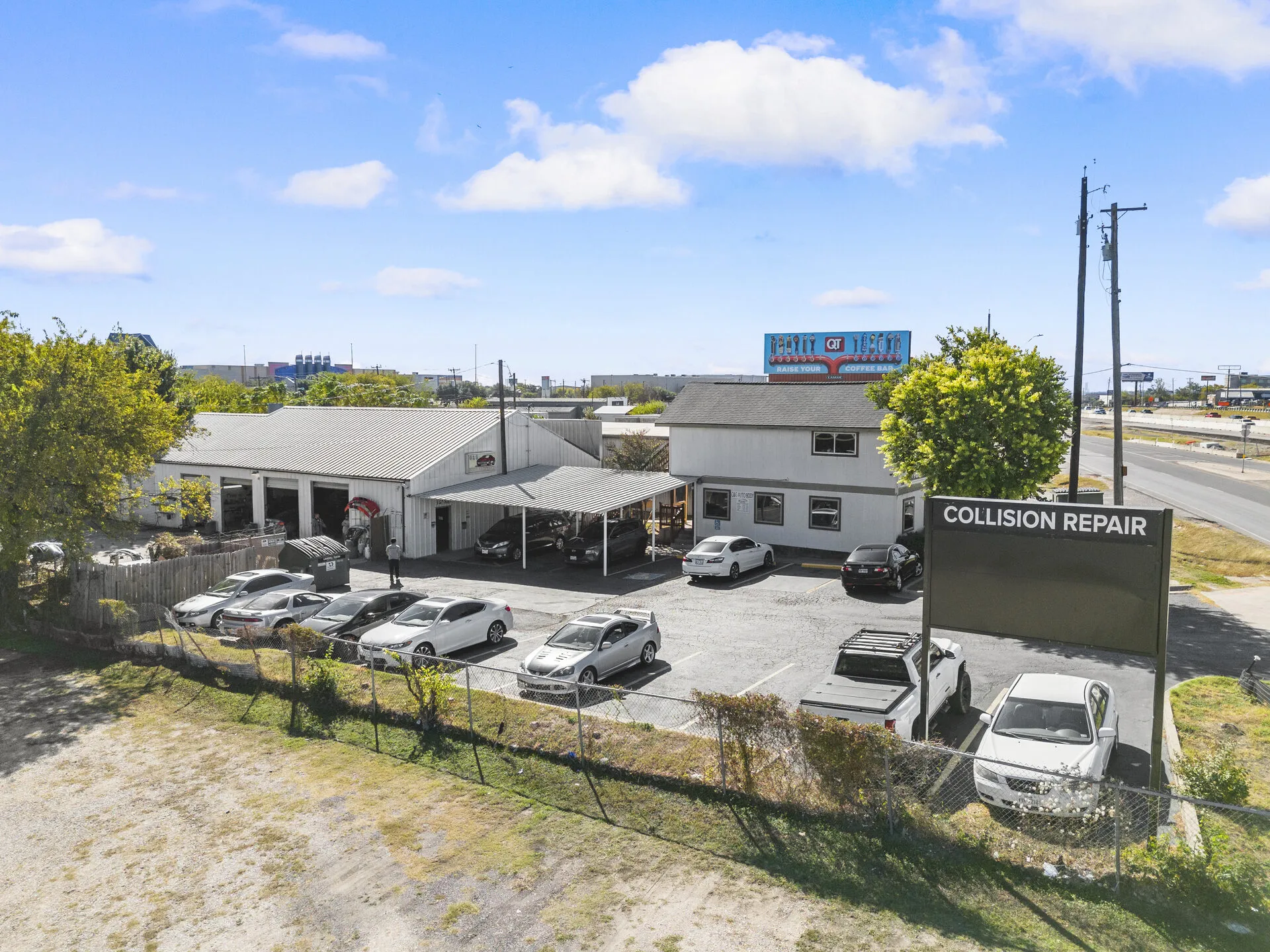 G&G AutoBody shop exterior on I-35 in Pflugerville TX